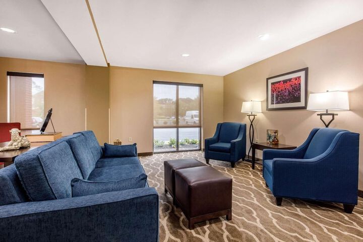 Comfort Suites Manchester near Arnold AFB