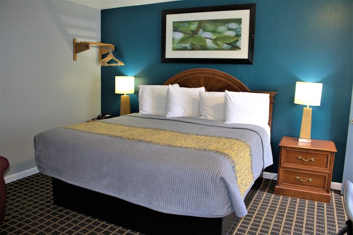 Room 10 of 31