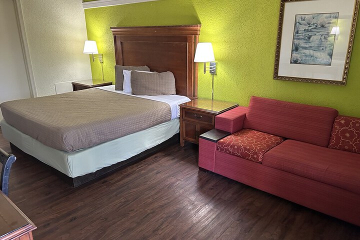 Room 8 of 16