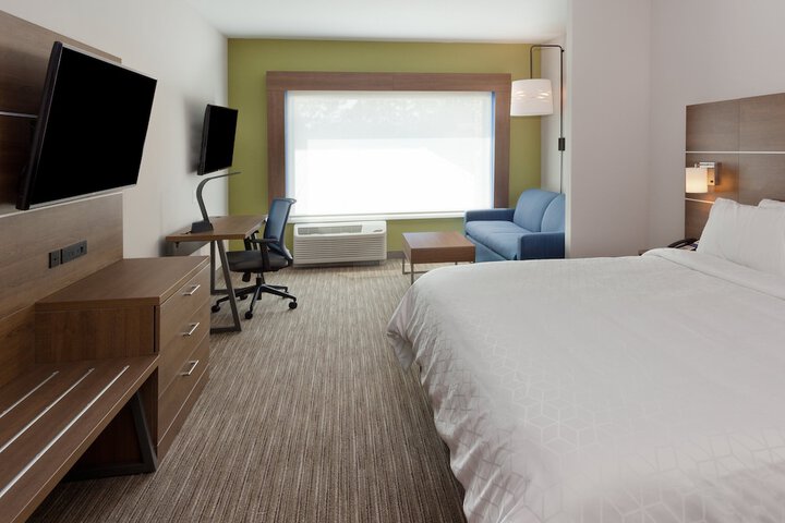 Room 13 of 42
