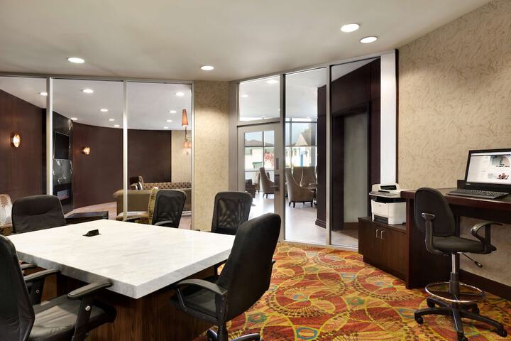 Business Center 37 of 38