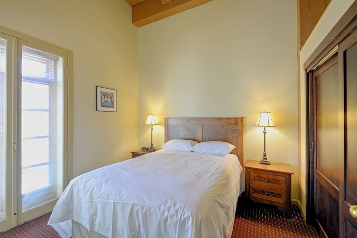 Room 20 of 38