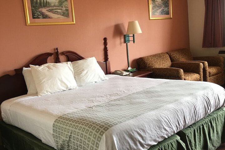 Room 10 of 28