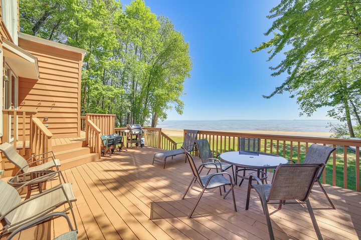 Private Beach & Deck: Spacious Lake Michigan Home