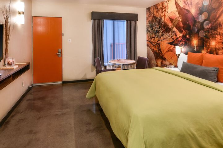 The Tangerine - a Burbank Hotel