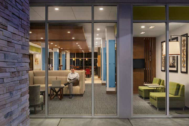 Holiday Inn Express & Suites Salisbury by IHG