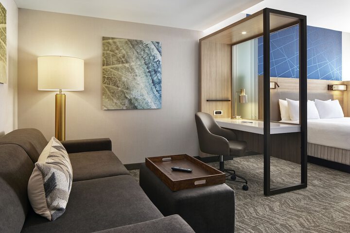 Room 17 of 27