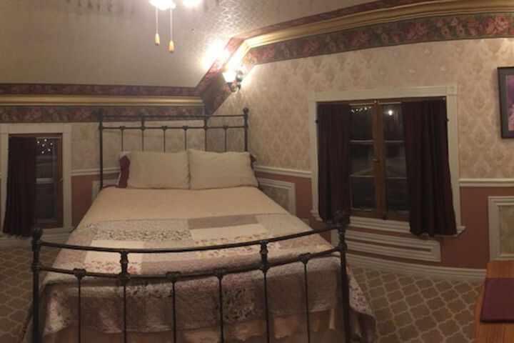 Room 85 of 223
