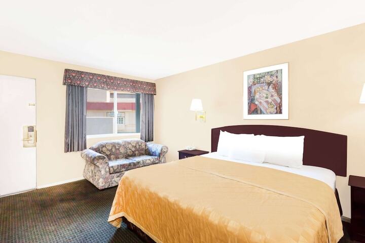Room 5 of 24
