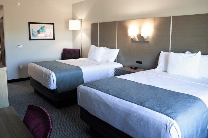 Room 10 of 28
