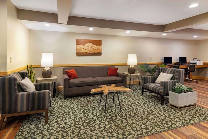 Best Western Plus Windjammer Inn & Conference Center
