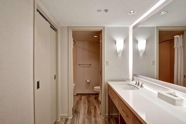 Room 18 of 43