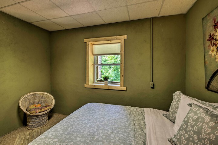 Tryon House w / Hot Tub - Near Equestrian Centers!