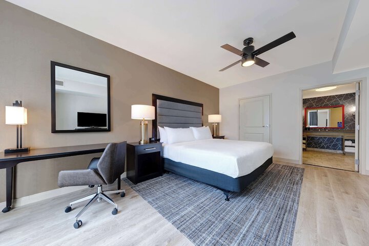 Room 26 of 84