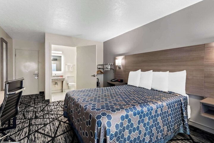 Room 18 of 41
