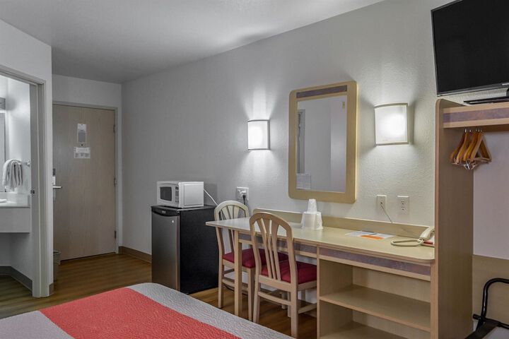Motel 6 Redmond OR