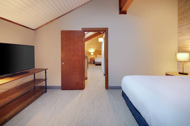 Room 40 of 74