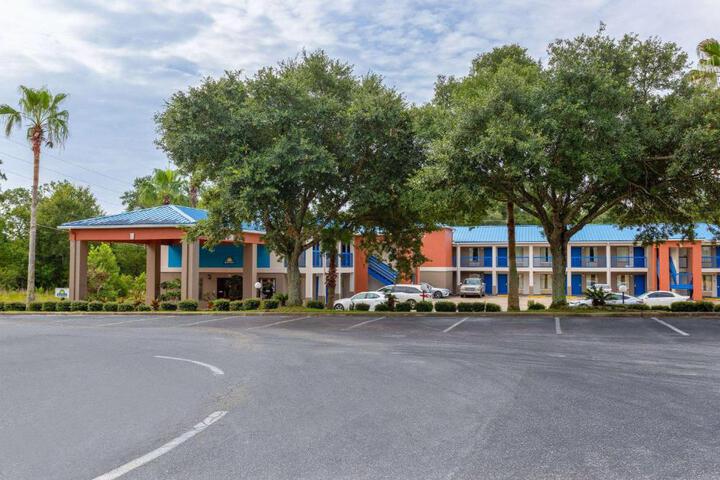 Days Inn by Wyndham Chipley