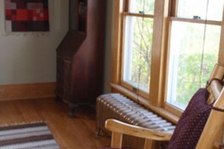 Charming House on the Hill With Views of The Anaconda Range