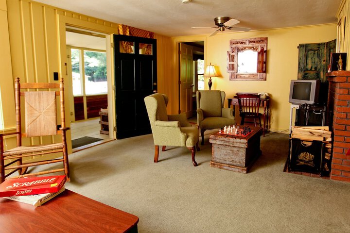 Room 27 of 33