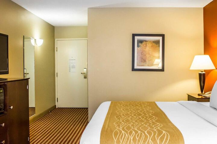 Comfort Inn & Suites Dayville - Killingly Industrial Park