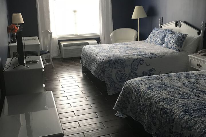 Room 10 of 42