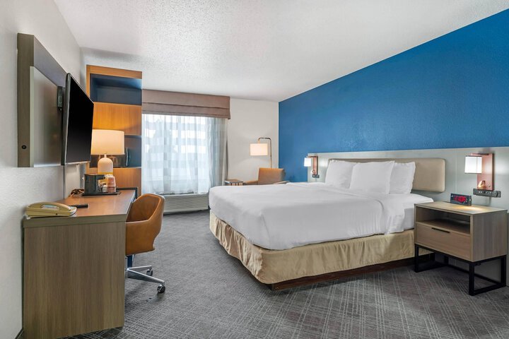 Comfort Inn & Suites Sheboygan I-43