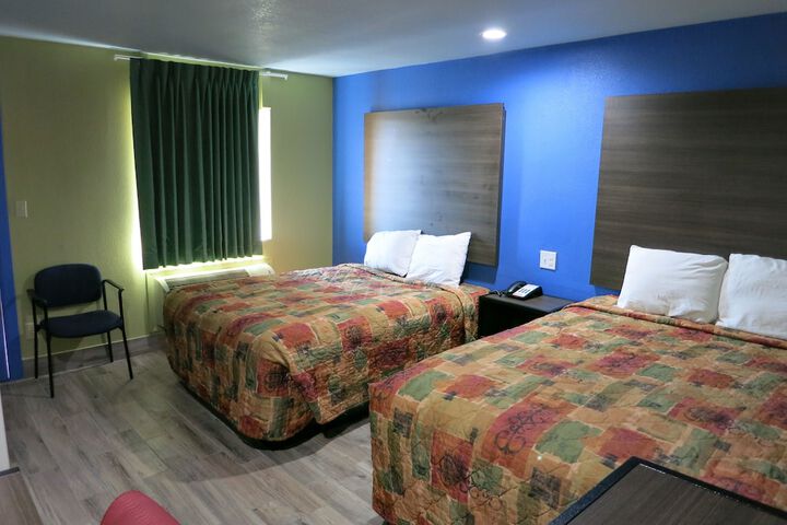 Room 9 of 13