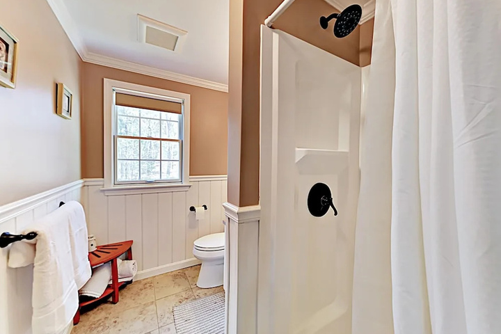 Quiet Family - 4 Br Home