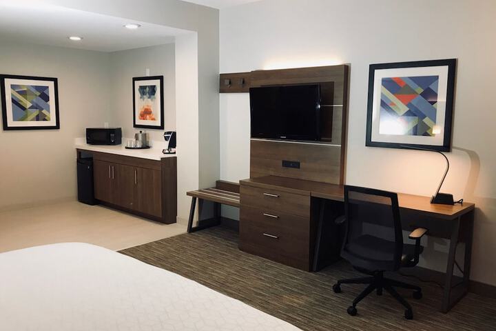 Room 27 of 84