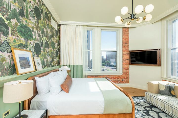 Room 36 of 83