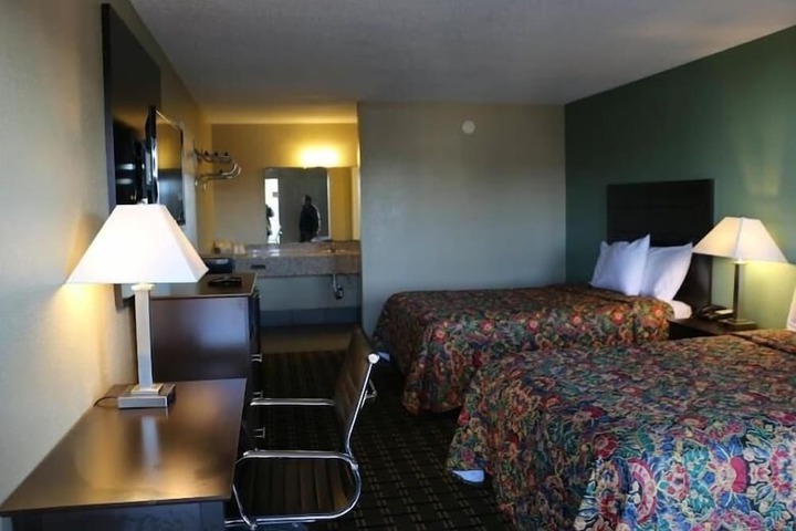 Room 5 of 6