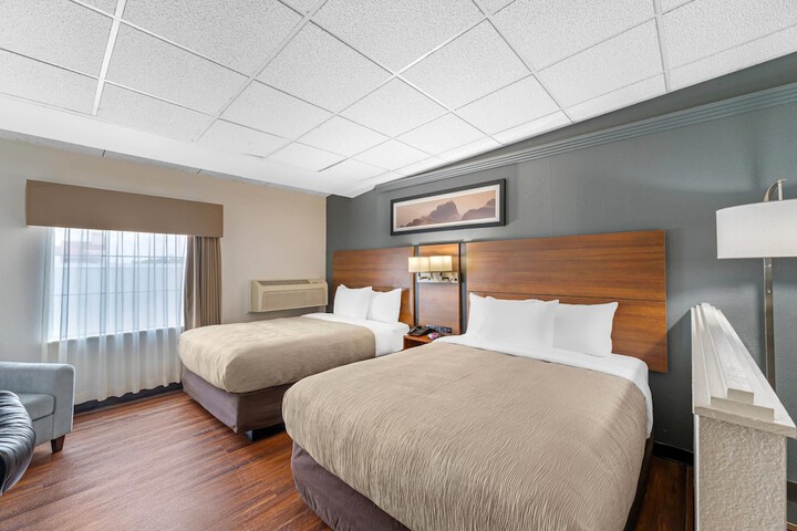 Quality Inn & Suites Kansas City - Independence I-70 East