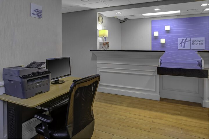Business Center 31 of 31