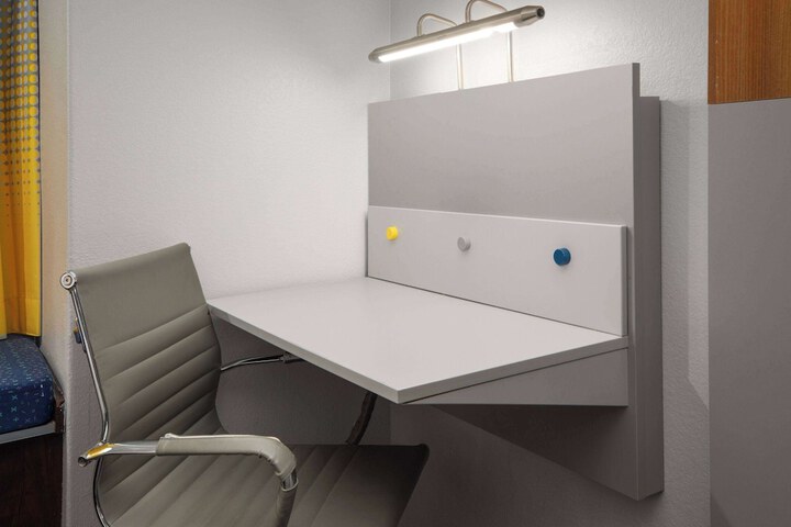 Room 12 of 28
