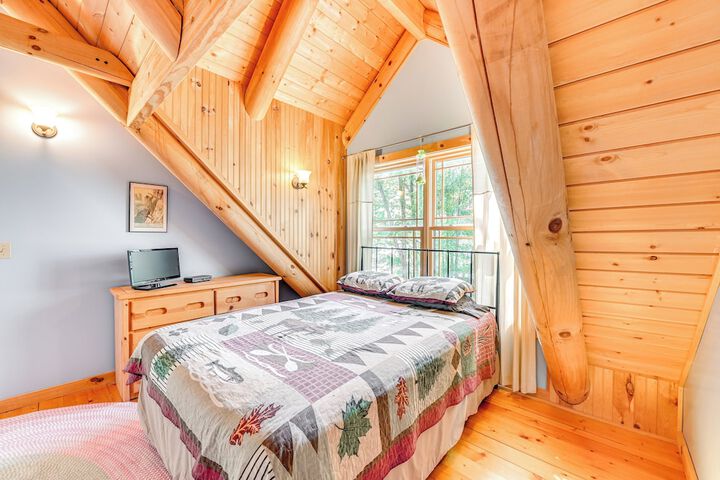 Lakefront Corinth Log Home: Private Dock Fire Pit