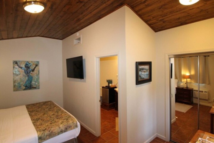 Room 40 of 74