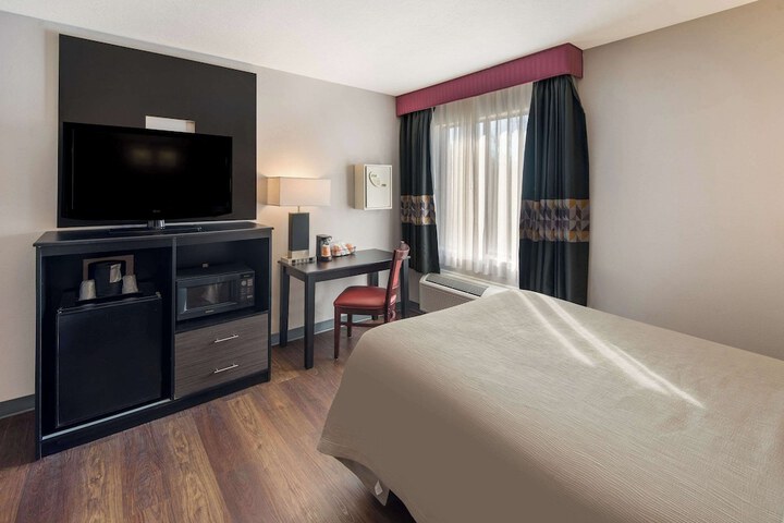 Room 34 of 43