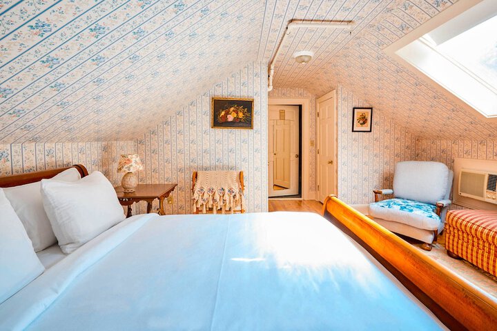 Room 70 of 132