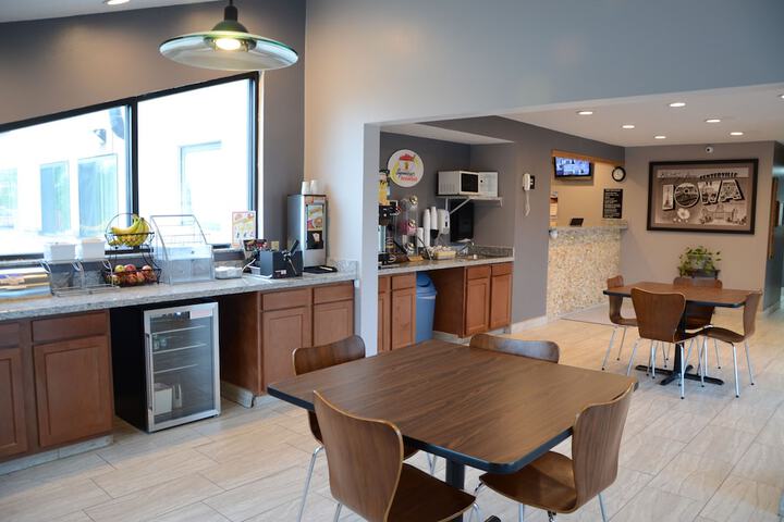 Super 8 by Wyndham Centerville