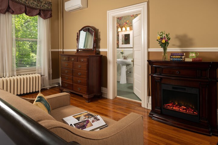 Albemarle Inn