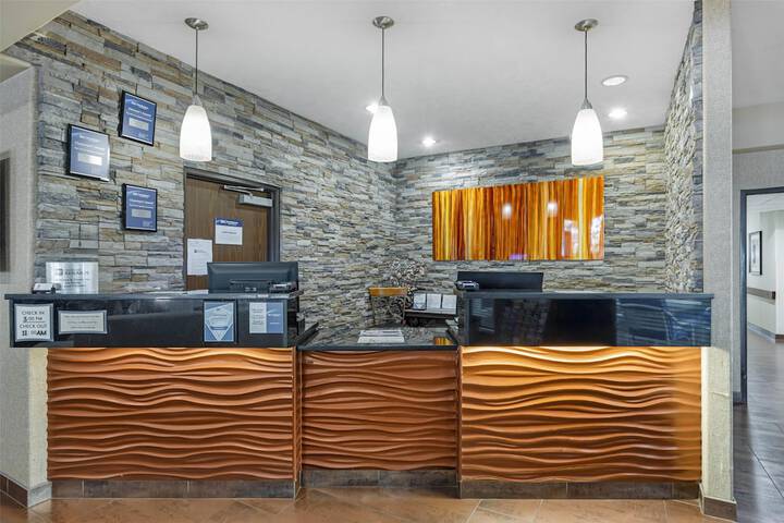 Best Western Plus Prairie Inn