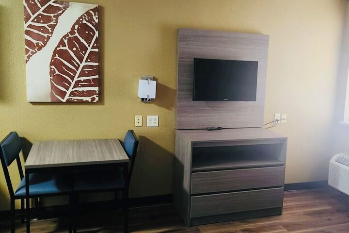 Room 8 of 22