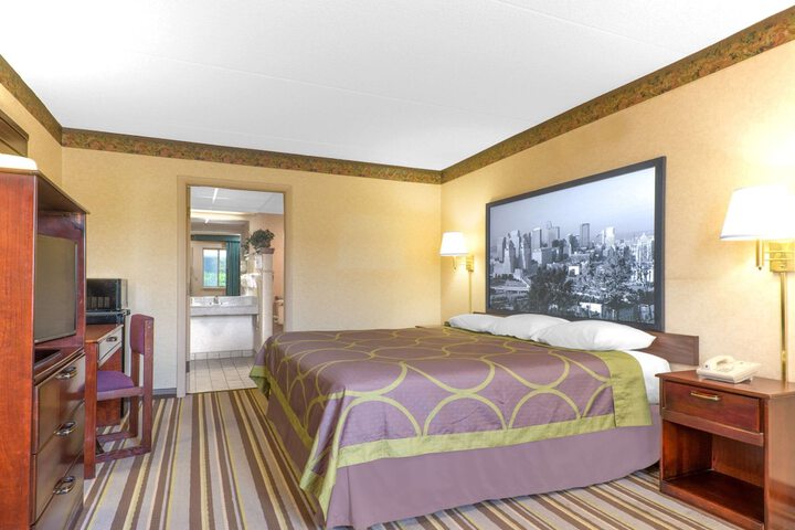 Room 8 of 16
