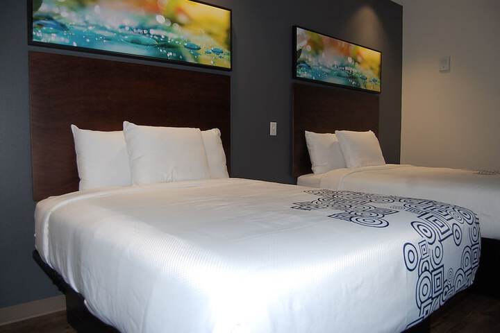 Room 103 of 150