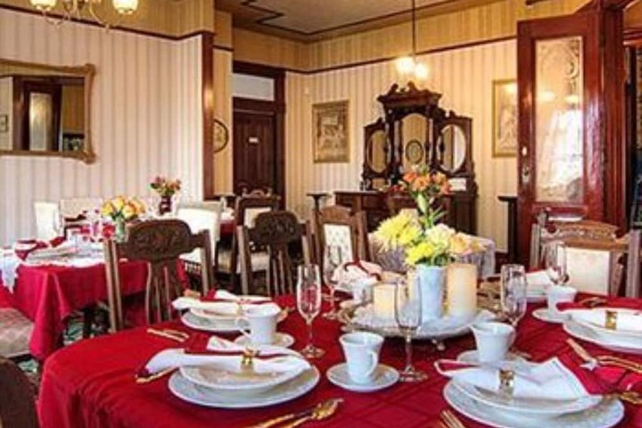 Gingerbread Mansion Inn