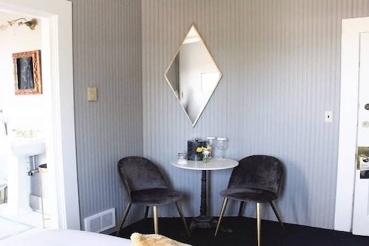Room 72 of 115