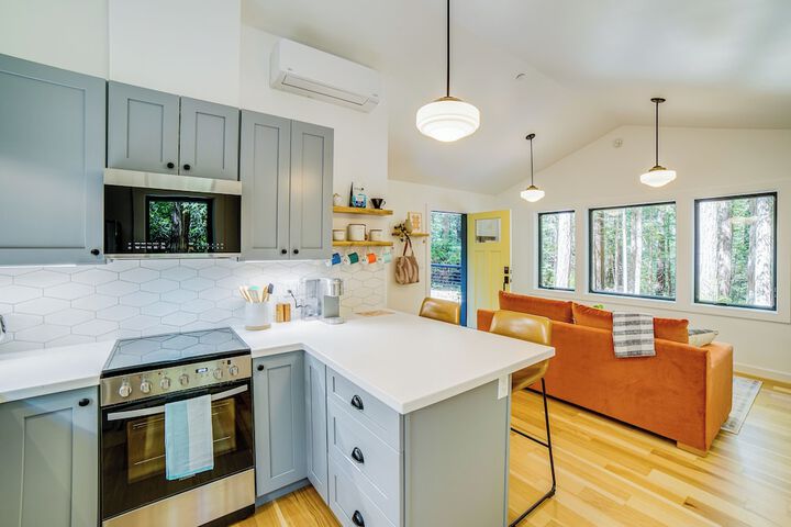 Peaceful Mendocino Cottage Surrounded by Redwoods