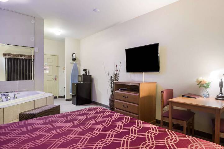 Room 33 of 38