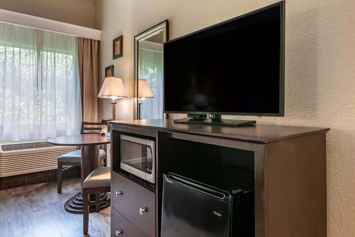 Comfort Inn & Suites DeLand - near University
